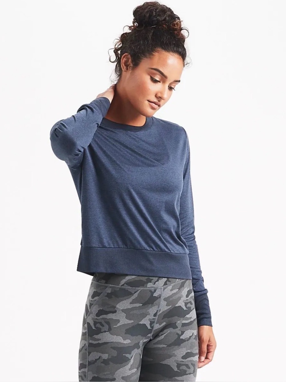 Vuori Daydream Crew performance long sleeve heathered navy blue, size M Reg. $68